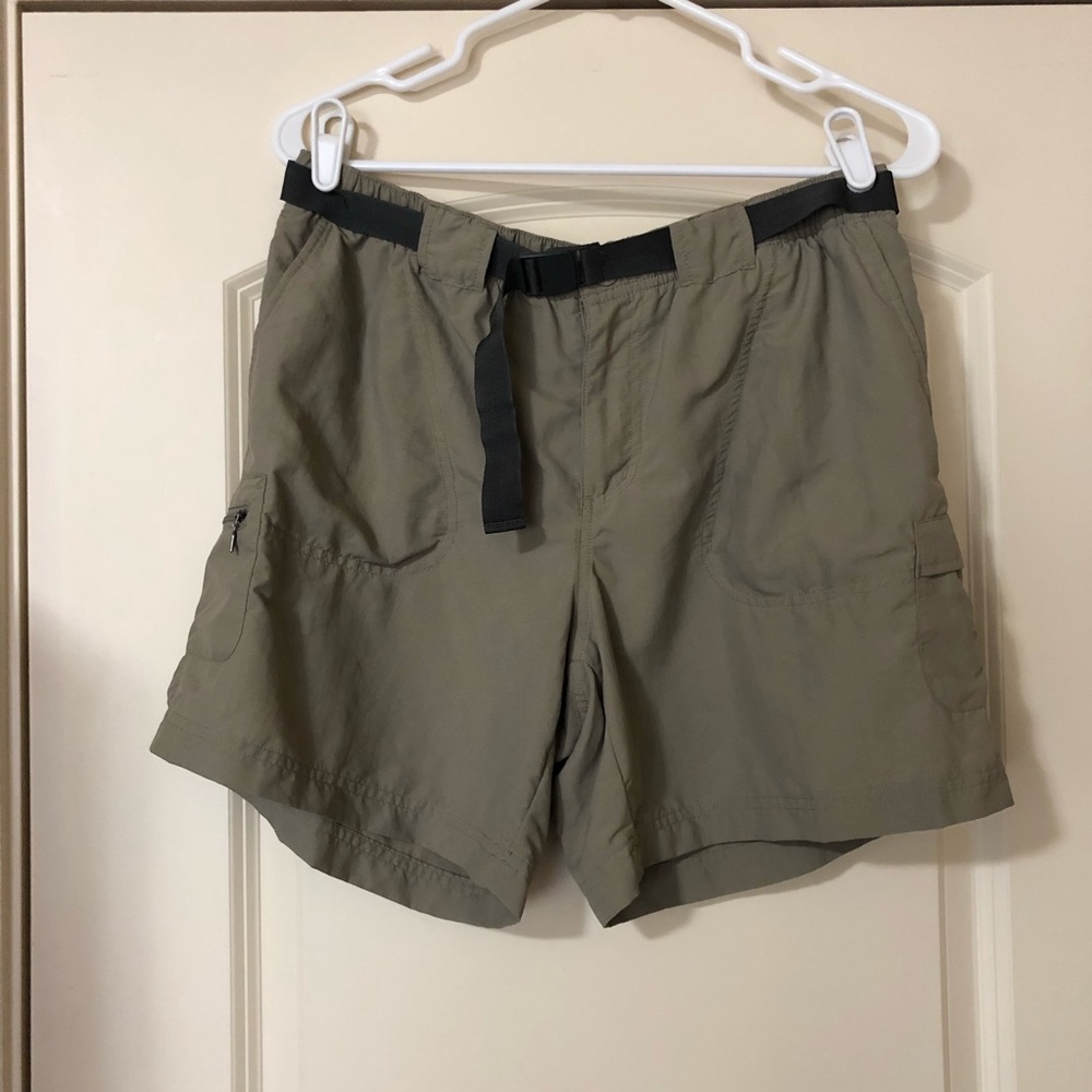Columbia khaki hiking shorts belt & cargo pockets